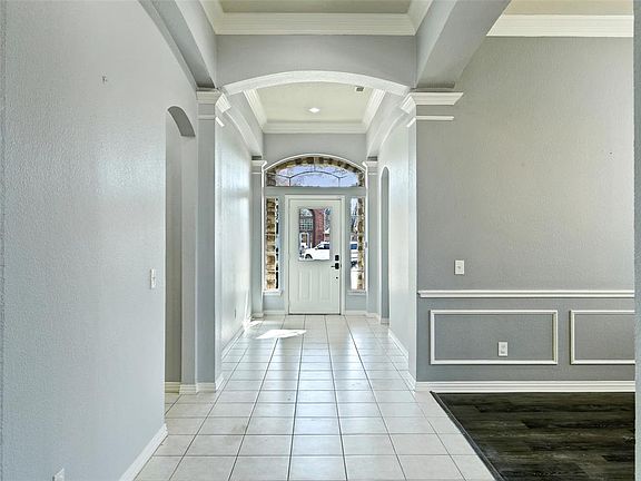 4th image of 6002 Jasmine Ct