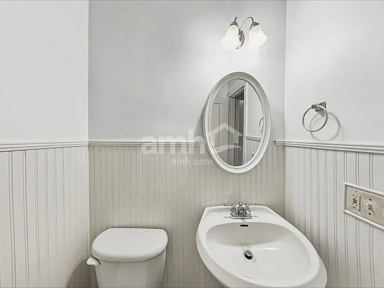 243 Royal Crescent Ter — Photo 10