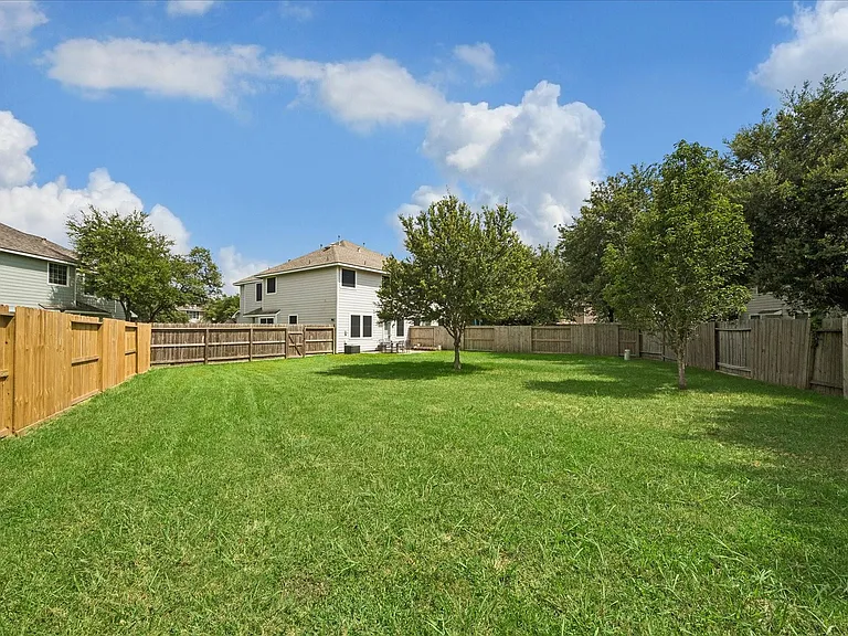341 Capella Oaks Ln — Photo 15