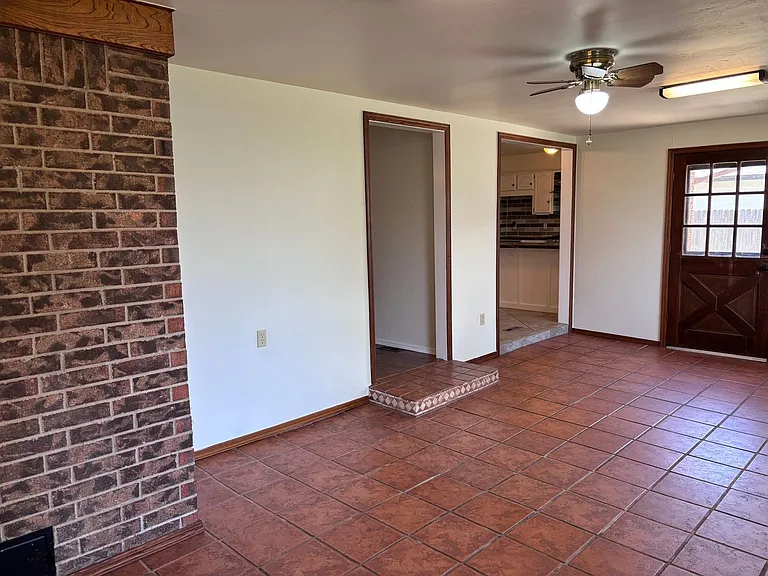 802 Amity Ln — Photo 33