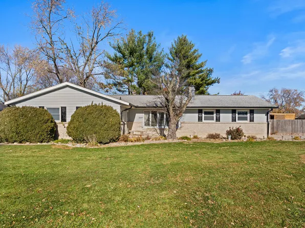 2220 Morningside Dr, Saint Joseph, IL 61873