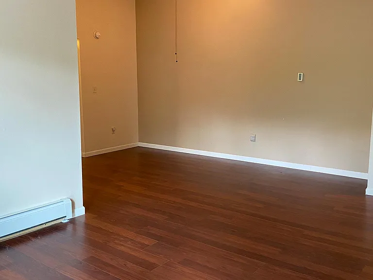 220 Main St #11 — Photo 4