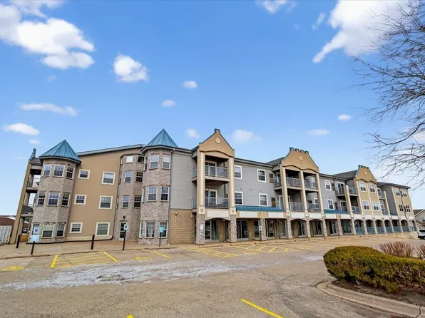 2320 Jackson St Unit 214, Stoughton, WI 53589