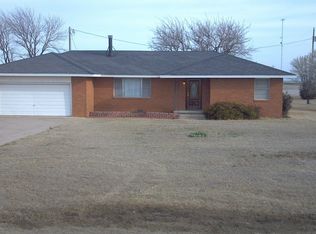 1561 3rd St, Chattanooga, OK 73528