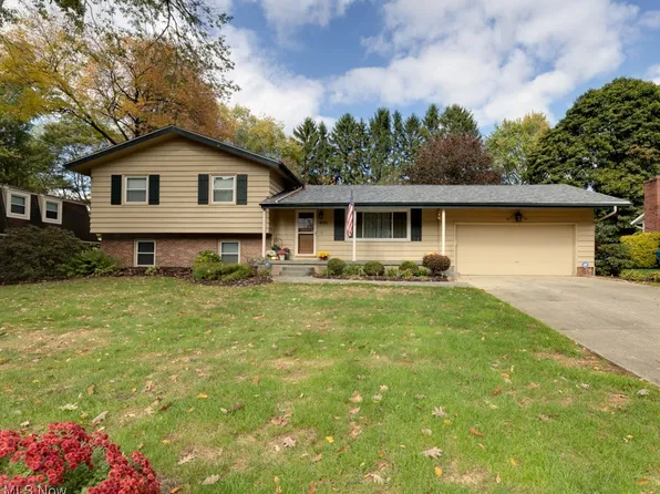 4281 Scarlet Oak Dr, Akron, OH 44321