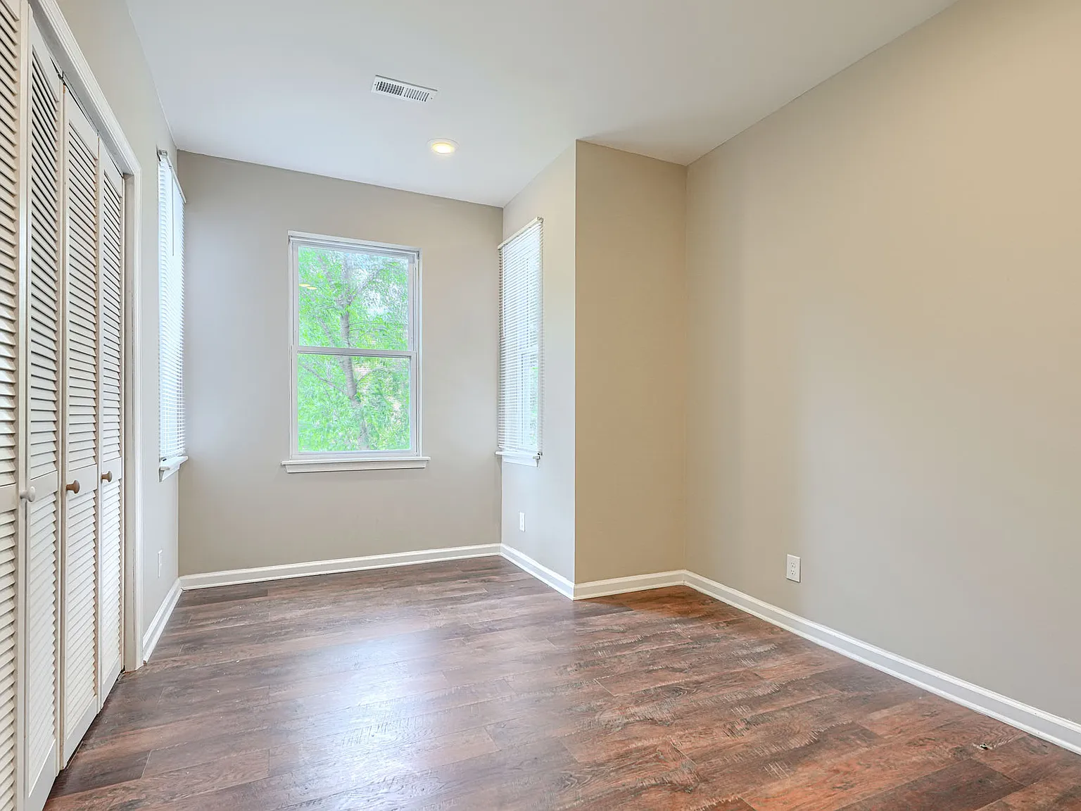 2 bed, 1400 sqft, $1,650 — Photo 3