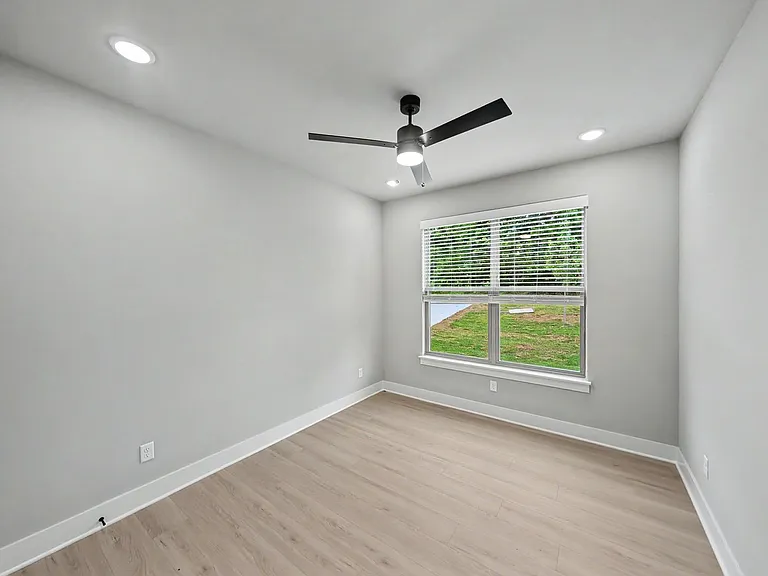 64 Islay Dr — Photo 19