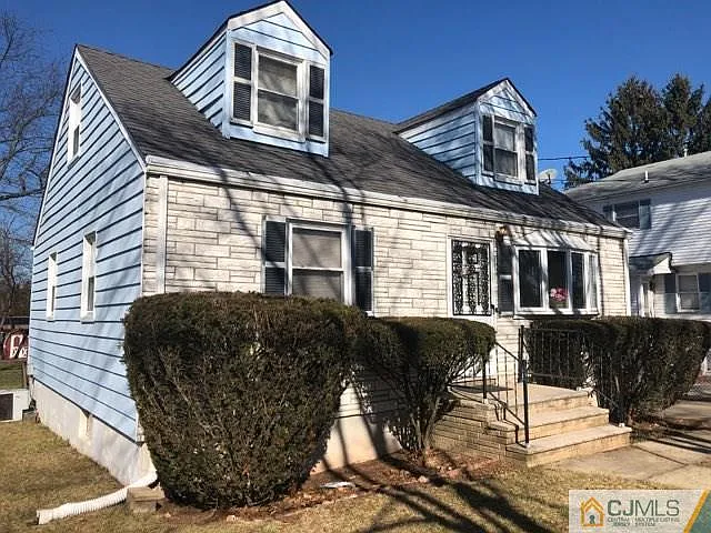 395 Lewis St photo 1