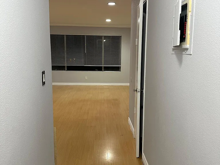 6955 Baird Ave #4 — Photo 7