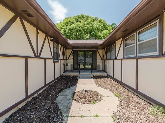 3rd image of 1019 N Chipper Ln