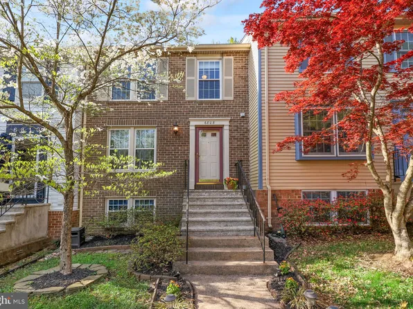 6808 Heatherway Ct, Alexandria, VA 22315