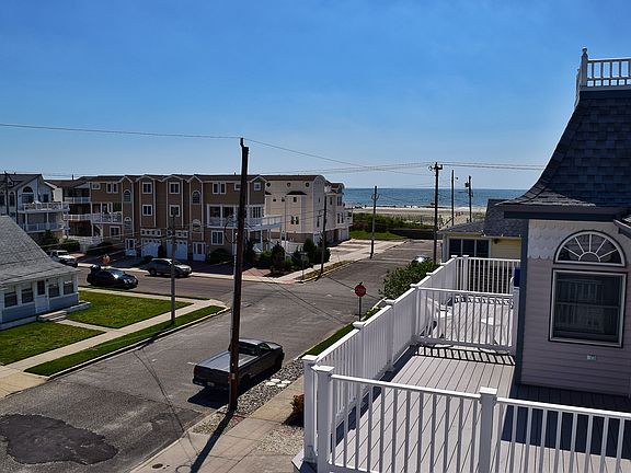 3rd image of 28 53rd St Unit East