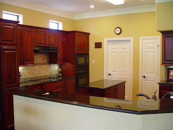 Huge island kitche w/breakfast bar