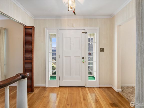 4th image of 614 1st Avenue