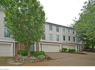 117 Cliffside Cmns #117, Rocky River, OH 44116