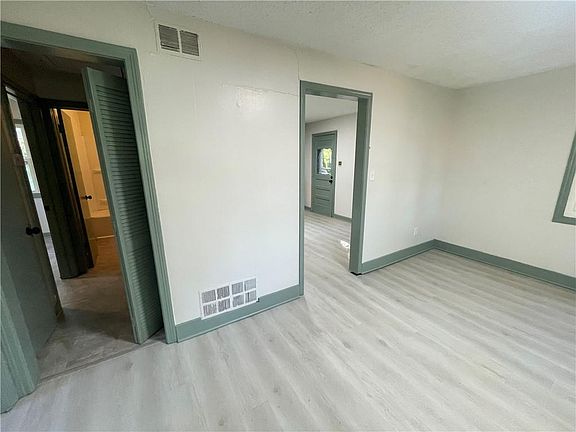 4th image of 7409 Park Ave