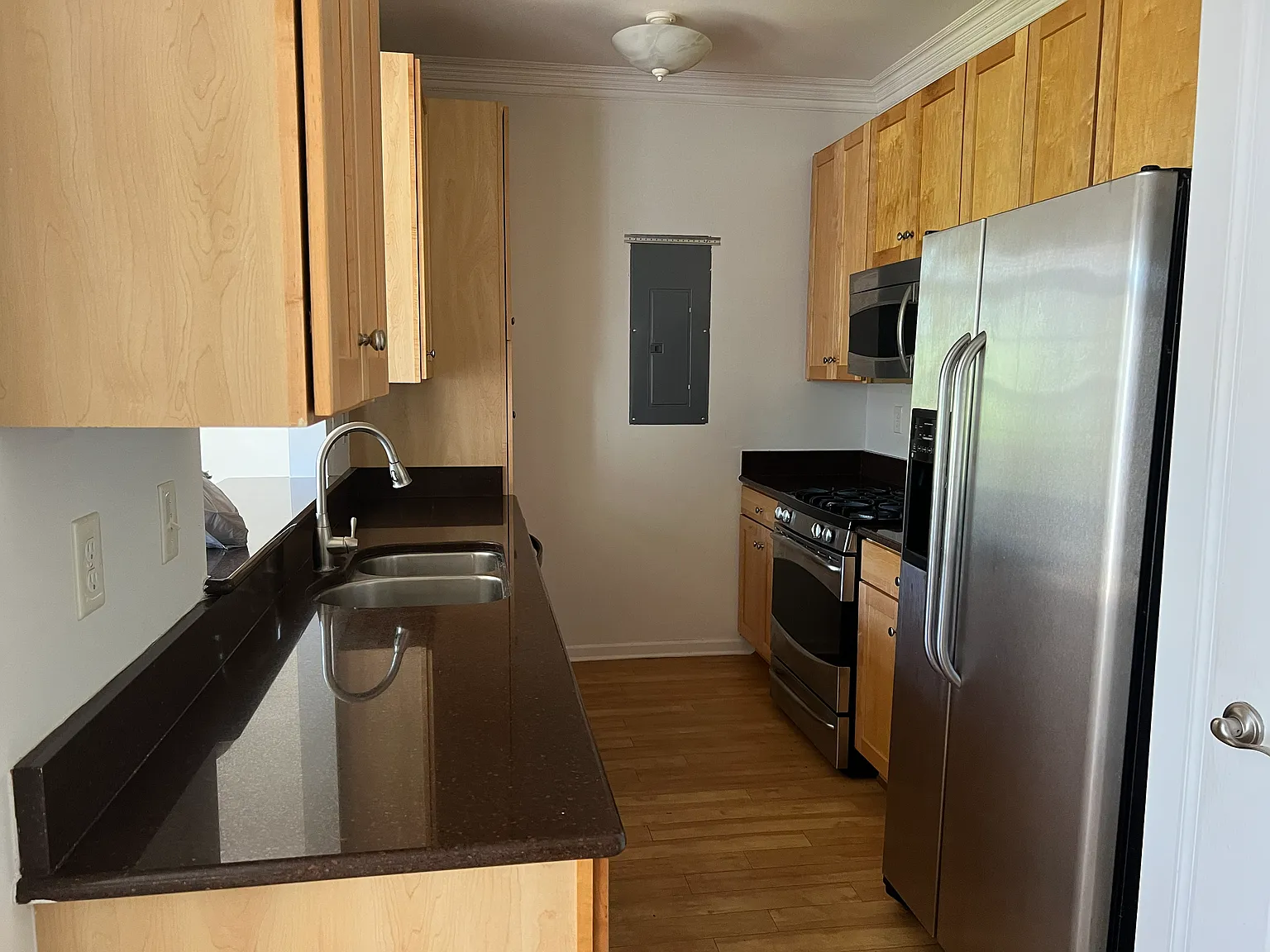 3 bed, 2.5 bath, 1778 sqft, $2,350 — Photo 2