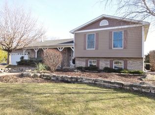 625 Welch St, Gilberts, IL 60136