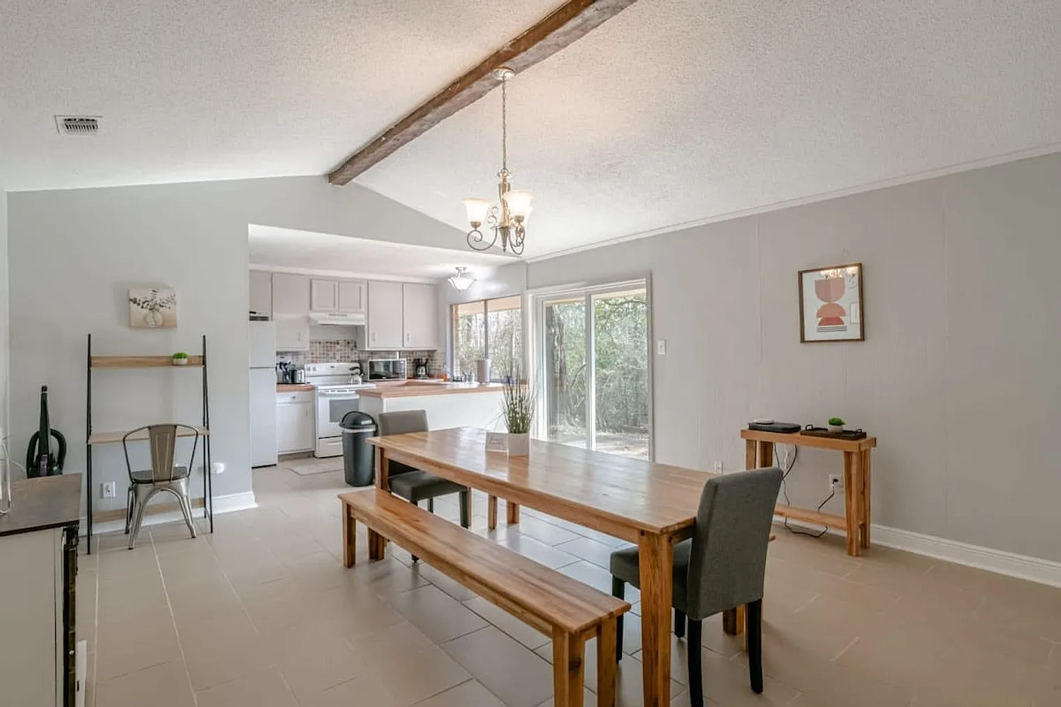 3 bed, 2.0 bath, 1496 sqft, $2,911 — Photo 4