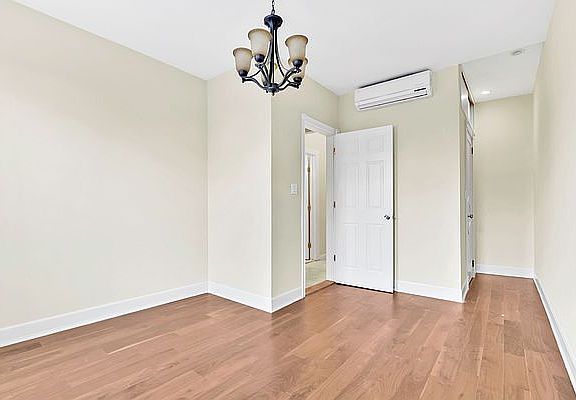 5th image of 3157 47th St #1
