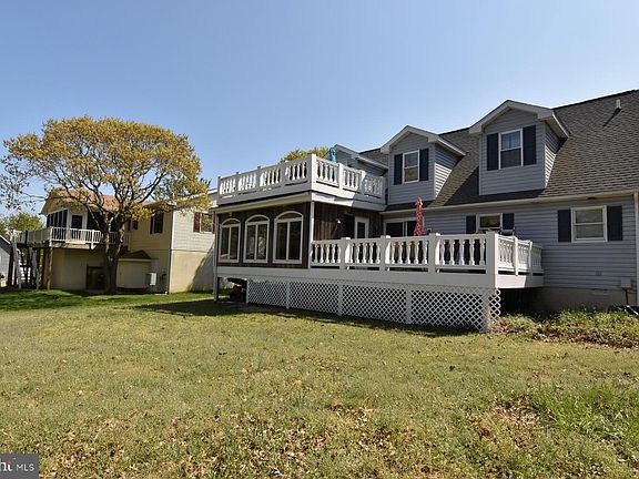 3rd image of 105 Loughlin Dr