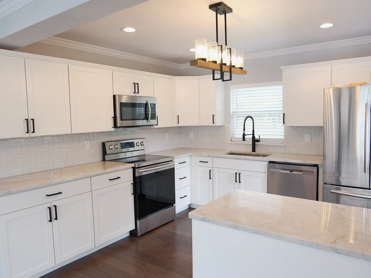 3 bed, 1008 sqft, $3,000 — Photo 2
