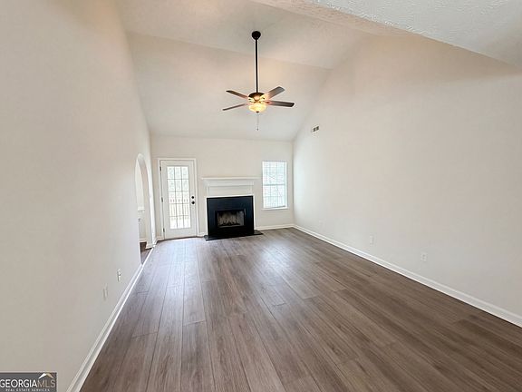 3rd image of 479 Clearwater Way