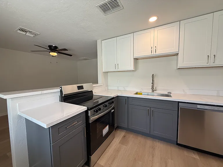1402 E Roosevelt St #2 — Photo 4