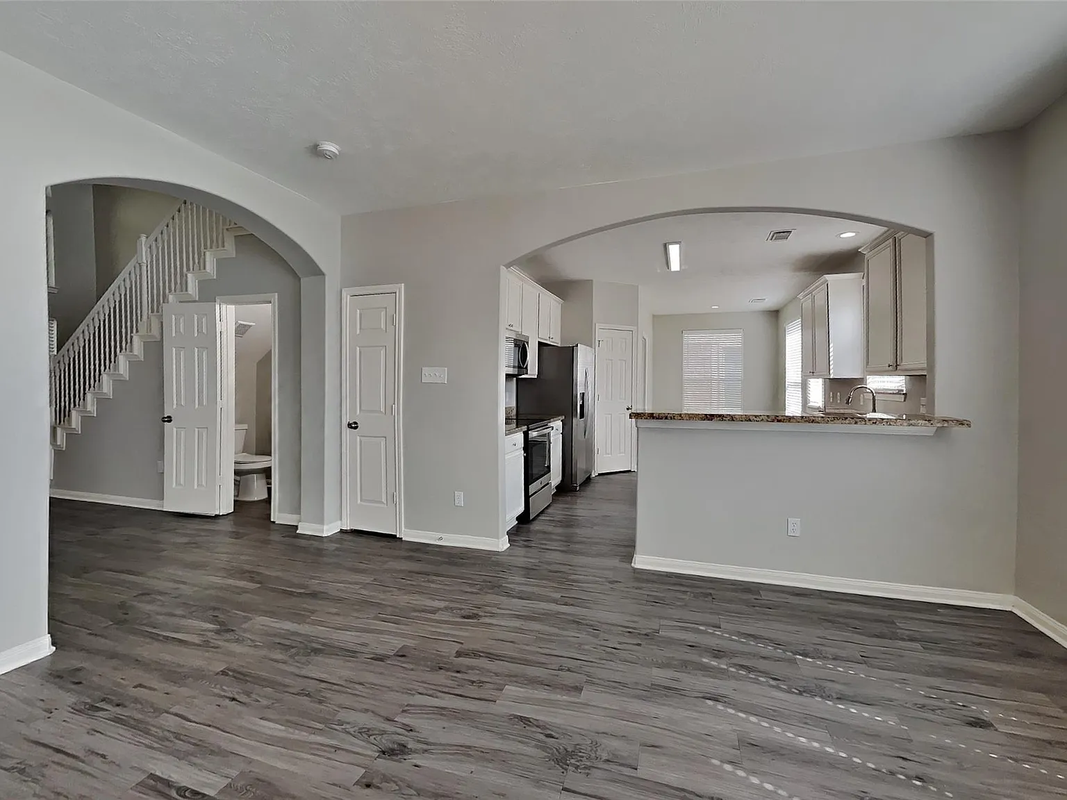 4 bed, 2.5 bath, 2635 sqft, $2,495 — Photo 3