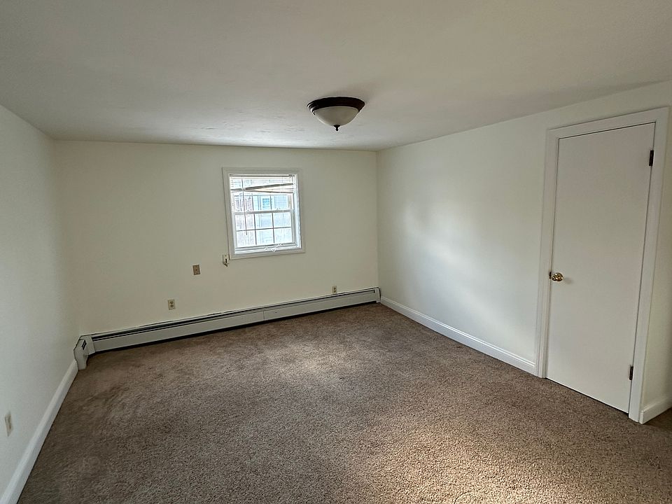 2nd image of 44 Maple Ave #4