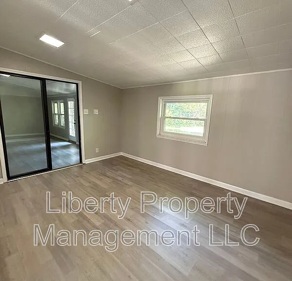 475 Albemarle Dr — Photo 3