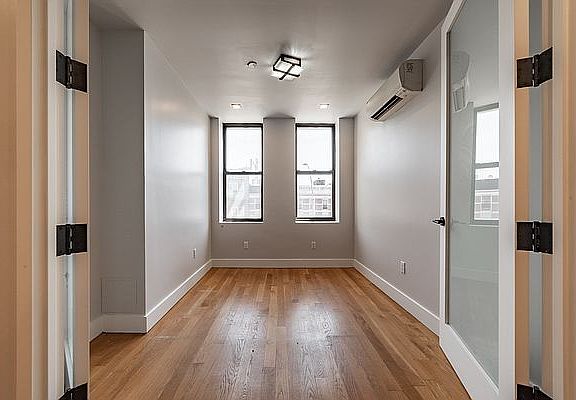 4th image of 1631 Saint Johns Pl #3E