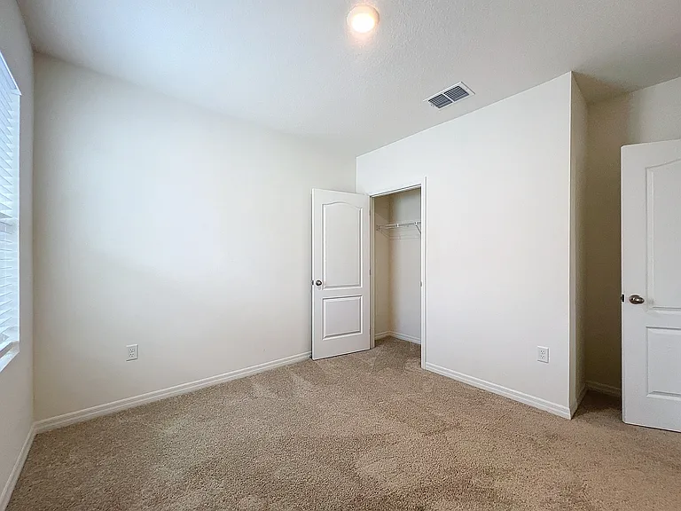 1043 Cascade Dr — Photo 36