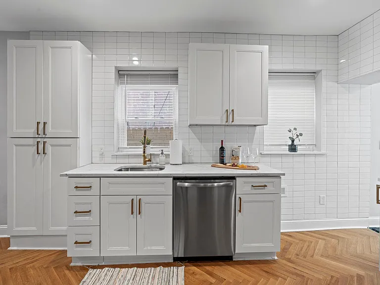 833 Corinthian Ave — Photo 10