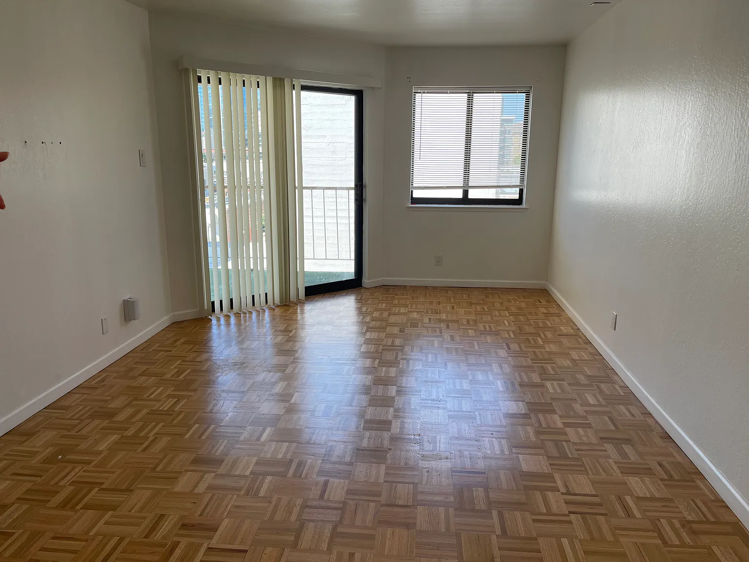 2 bed, 900 sqft, $2,700 — Photo 1