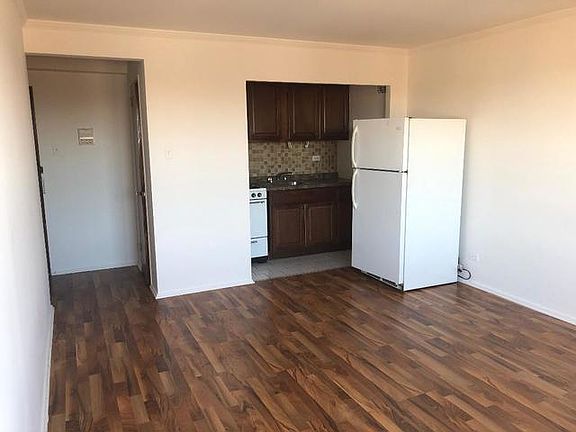 2nd image of 2620 W Berwyn Ave #406