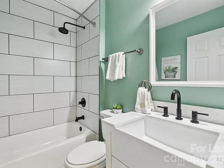 6037 Queens Walk Ct — Photo 32