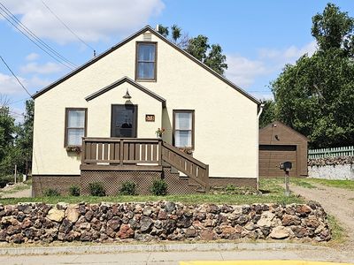 513 E Barry St, Glendive, MT, 59330