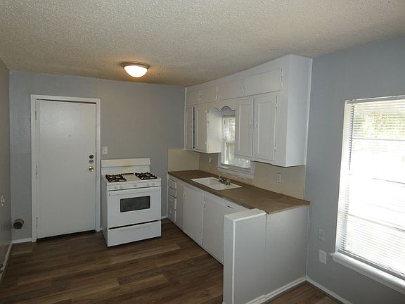 2nd image of 2122 North St