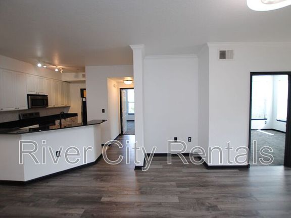 3rd image of 8539 Gate Pkwy W Unit 1736