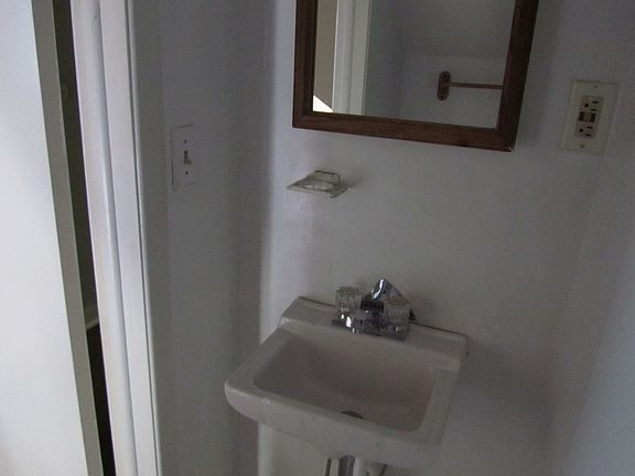 5th image of 11 Lafayette Park APT 2
