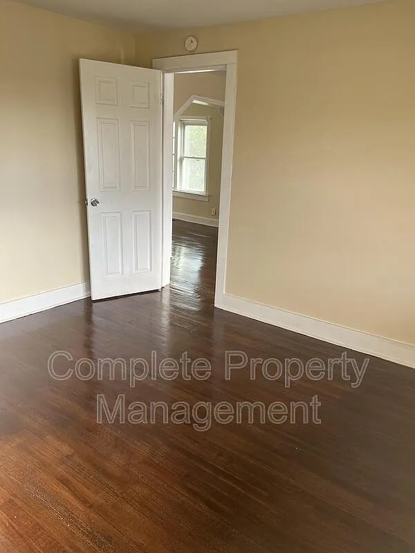 3 bed, 1.0 bath, 1232 sqft, $1,400 — Photo 4