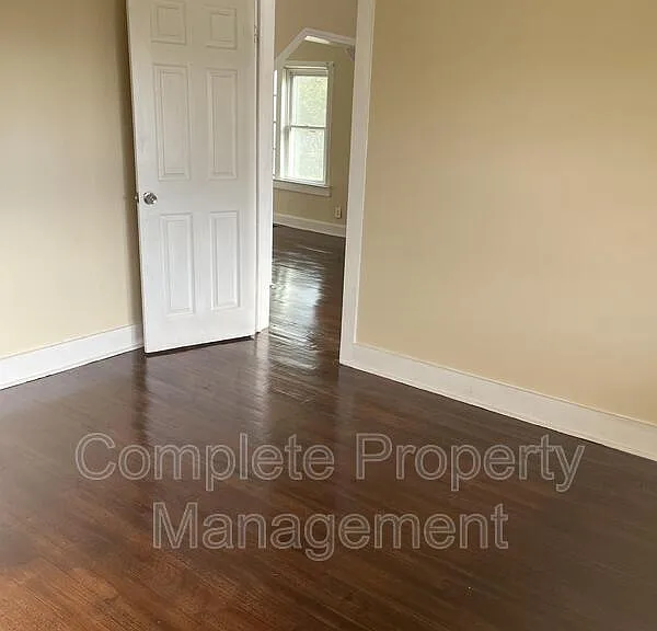 2324 Treadwell Rd — Photo 4