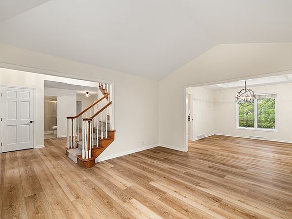4th image of 1510 White Oak Ct
