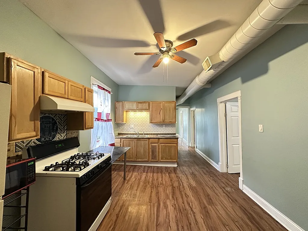 Attractive 3 Bed, 1 Bath at Chicago + Christiana (Humboldt Park) — Photo 3
