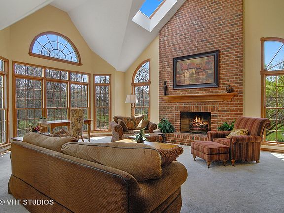 2nd image of 3204 Greenwood Ln