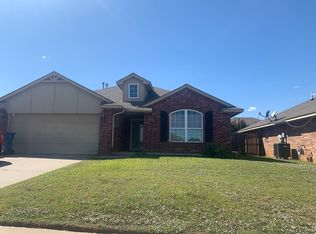 2323 Tortoise Cir, Midwest City, OK 73130