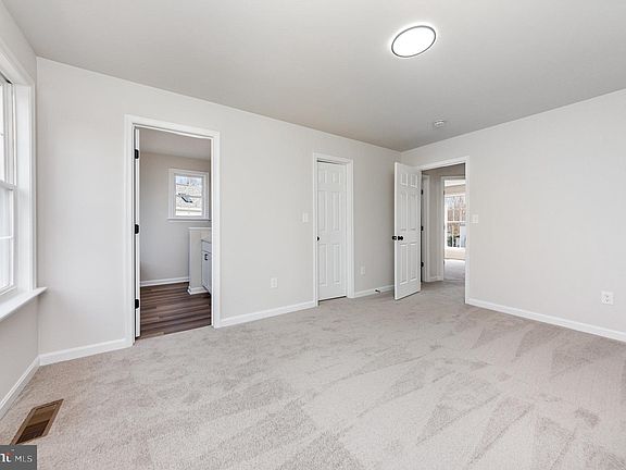 5th image of 10610 Crestwood Dr