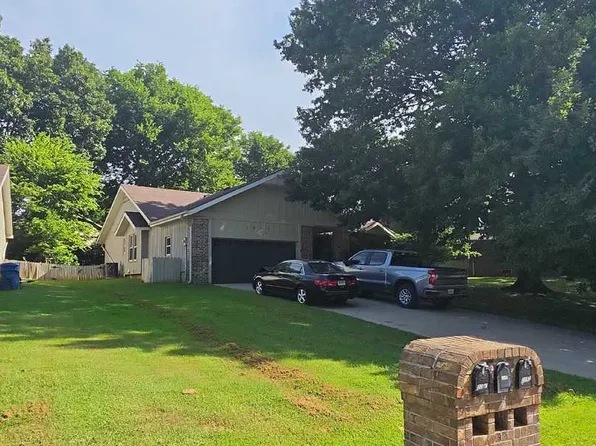 2041 E Holiday St, Springfield, MO 65804