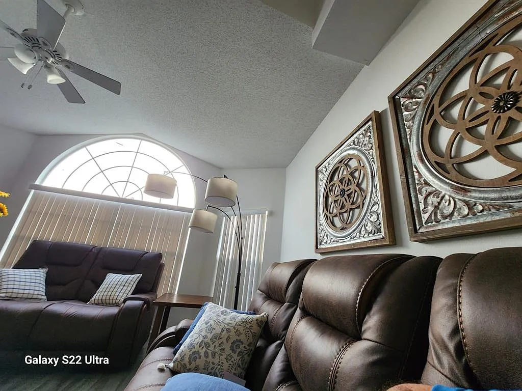 3 bed, 2.0 bath, 1326 sqft, $1,990 — Photo 4